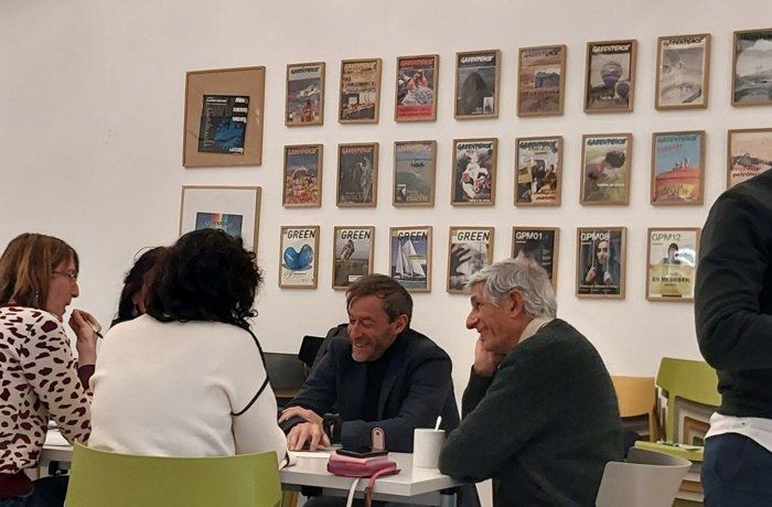 Participants en una sessió de diàleg sobre energies renovables